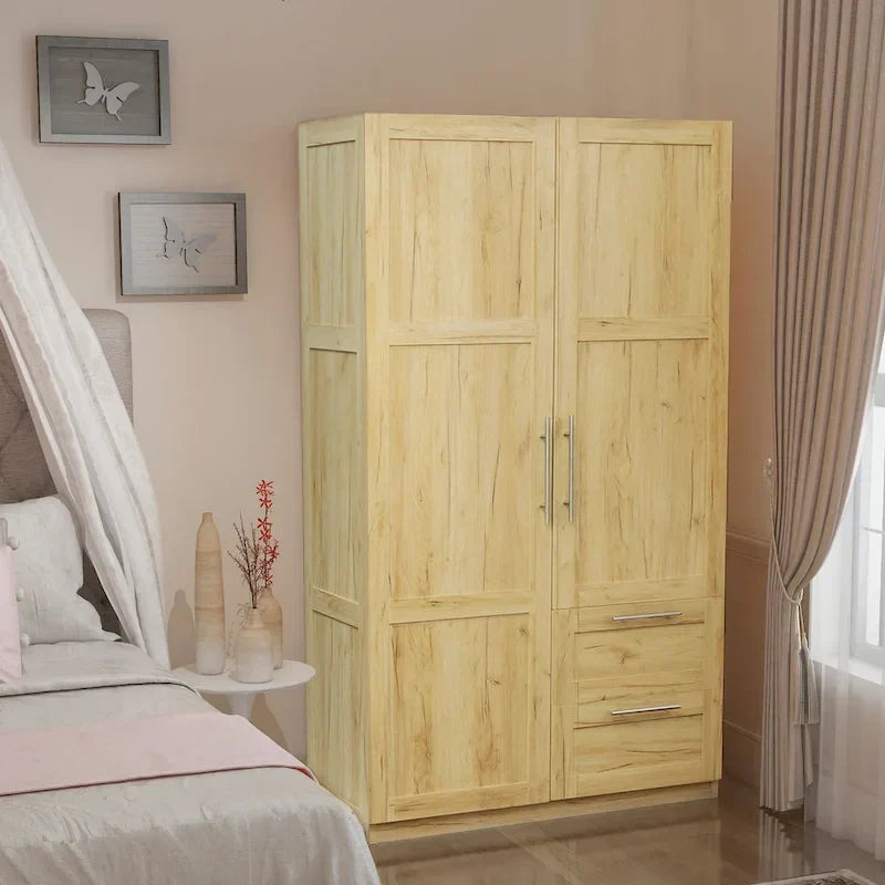 Weißer Kleiderschrank mit Türen, Schubladen und Kleiderstange