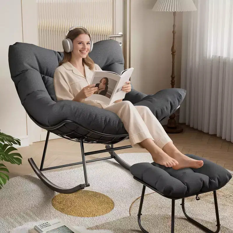 Loungesessel mit Fußstütze, Schaukelstuhl für drinnen/draußen mit Ottoman und Metallrahmen, Patio Rattan Eierschaukel für Balkon, Garten, Veranda, Schlafzimmer