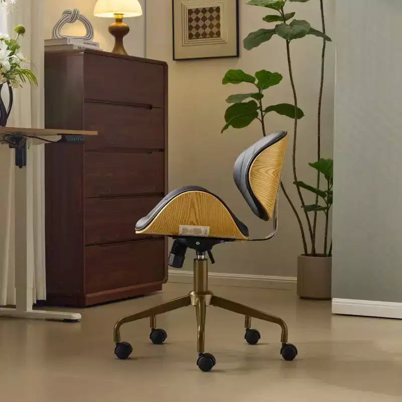 Karl Home | Gebogener Bürostuhl aus PU mit antik-bronzefarbenem Fuß