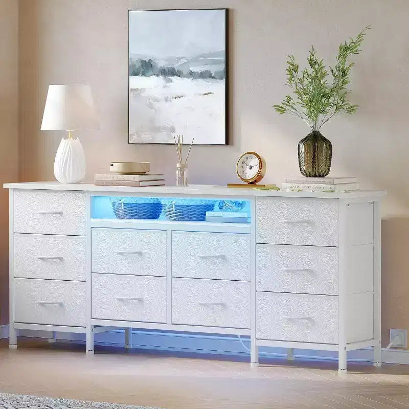 TV-Ständer für 65, 70, 75 Zoll Fernseher, 10 Schubladen, lange Kommode mit Steckdosen und LED-Beleuchtung, 63 Zoll Entertainment Center TV-Ständer Kommode mit Aufbewahrungsschubladen