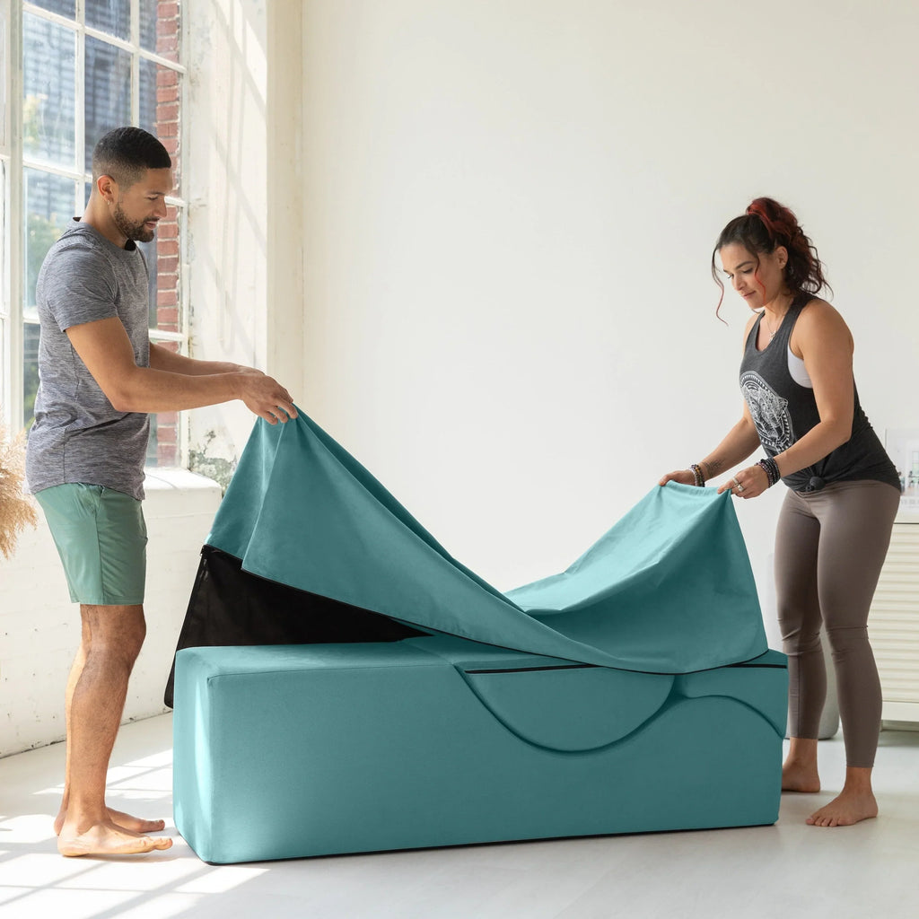 Avana Kami umwandelbare Chaise / Yoga & Massage – 2-in-1-Ottomane mit verdeckter ausklappbarer Yoga-Liege, Microvelvet – N/A