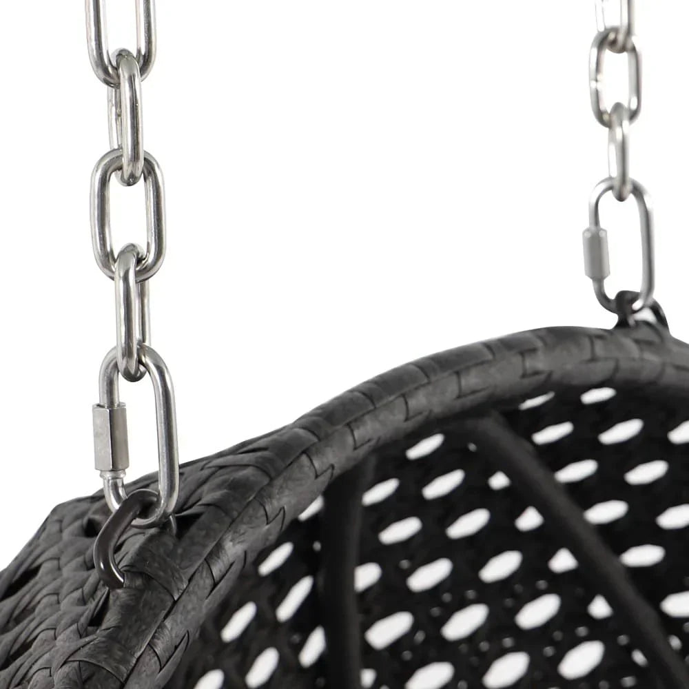LeisureMod 2-Person Hängesessel mit Ständer – Outdoor/Indoor Rattan Korbsessel Garten-Schaukelhängematte mit Kissen