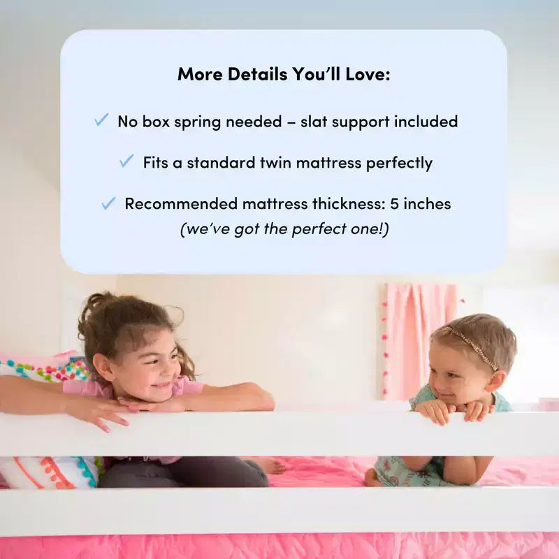 Doppelstockbett (oben/unten) mit einfacher Rutsche & schwarz-weißem Bauernhaus-Vorhang