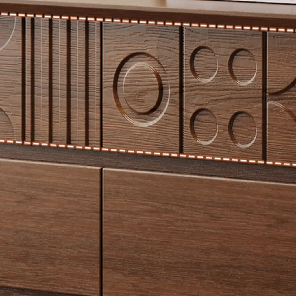 Art-déco-inspirierte Holzkommode mit geometrischen Schnitzereien