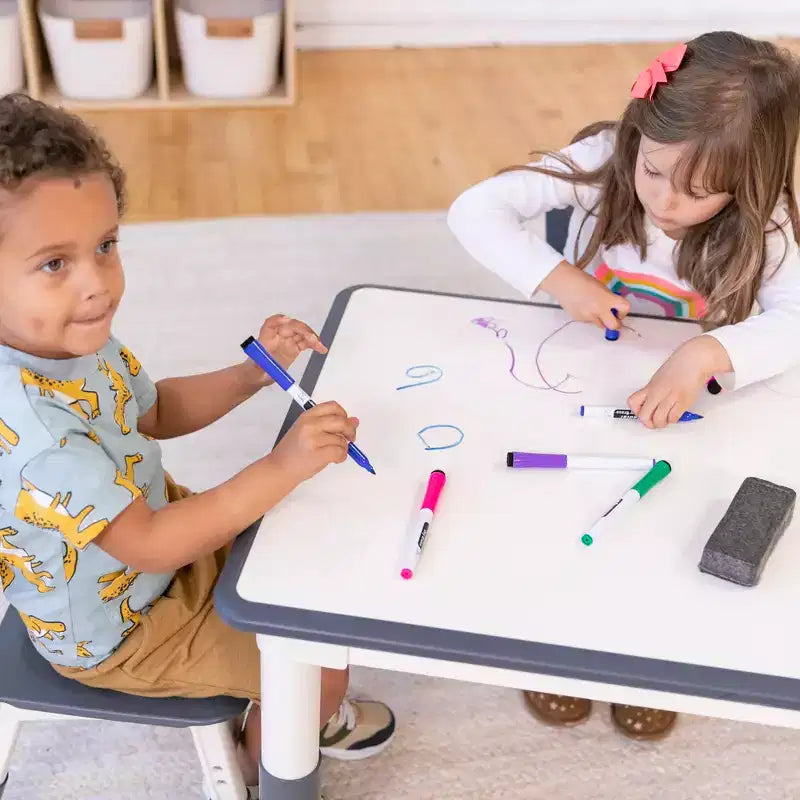 ECR4Kids rechteckiger Aktivitätstisch mit trocken abwischbarer Oberfläche und zwei Stühlen, Kindermöbel, 3-teilig