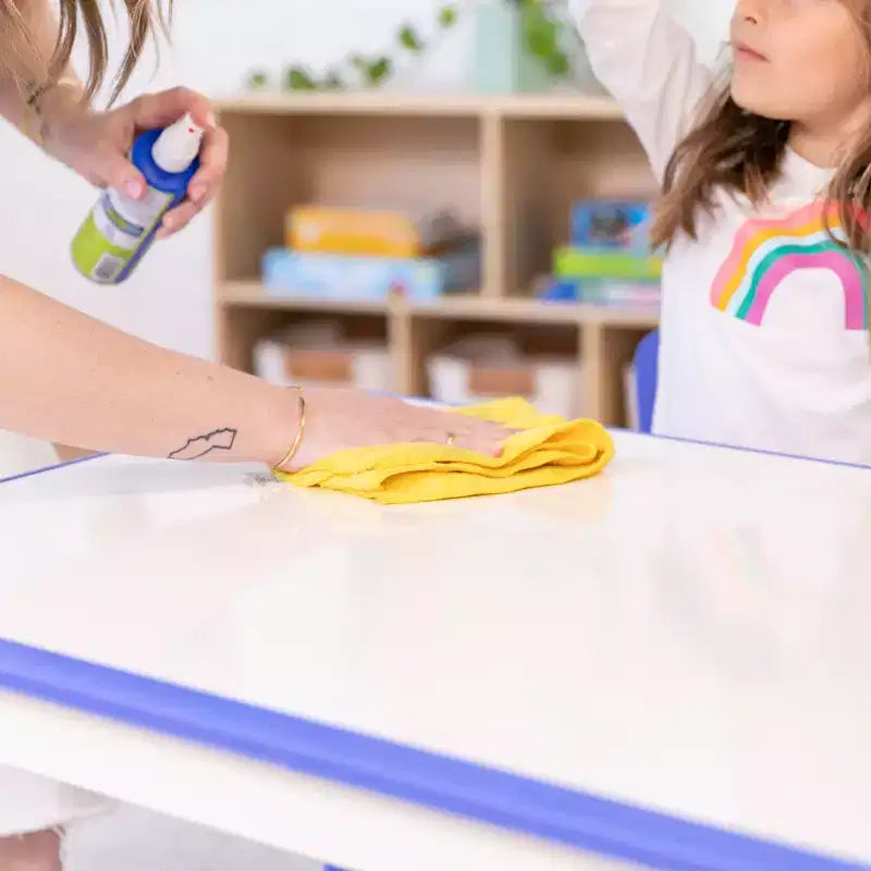 ECR4Kids rechteckiger Aktivitätstisch mit trocken abwischbarer Oberfläche und zwei Stühlen, Kindermöbel, 3-teilig