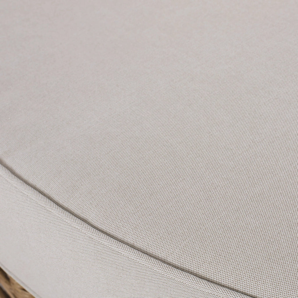 Homan Outdoor-Tagesbett aus Korbgeflecht mit Kissen, Hellbraun und Beige