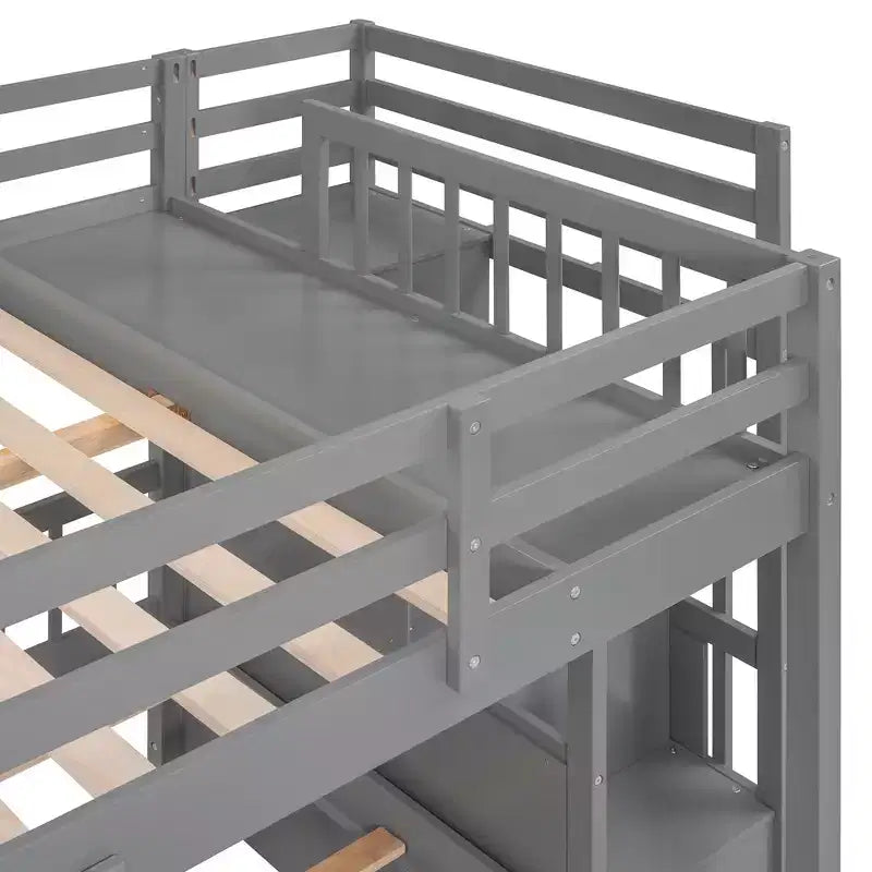 Whisen Etagenbett mit Doppelbett oben und zwei Einzelbetten unten, dreifaches Etagenbett aus Holz mit Schubladen und Schutzgittern