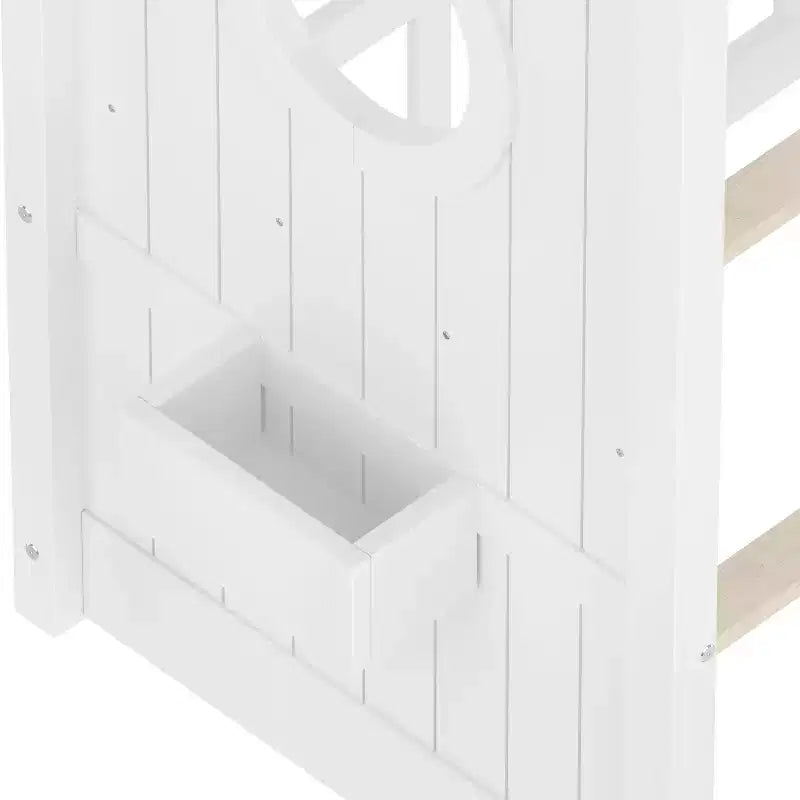 Bodenhausbett mit integrierten Ablageregalen & Lattenrost