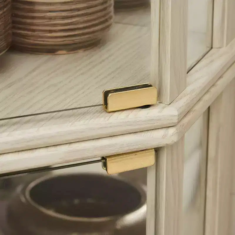 Eck-Vitrine mit Glastüren und Regalen, Eck-Schaukasten für das Wohnzimmer