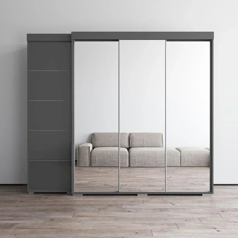 Drei-Spiegel-Kleiderschrank