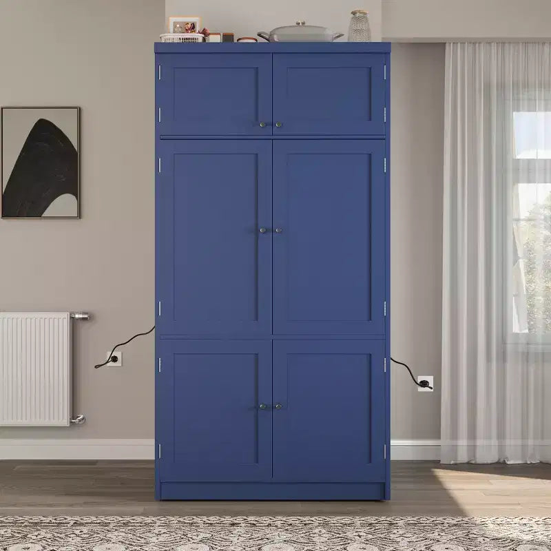 Hoher Küchenschrank mit Steckdosen, großer freistehender Schrank mit Mikrowellenständer, Schubladen, Regalen, Weinregalen und Türregal