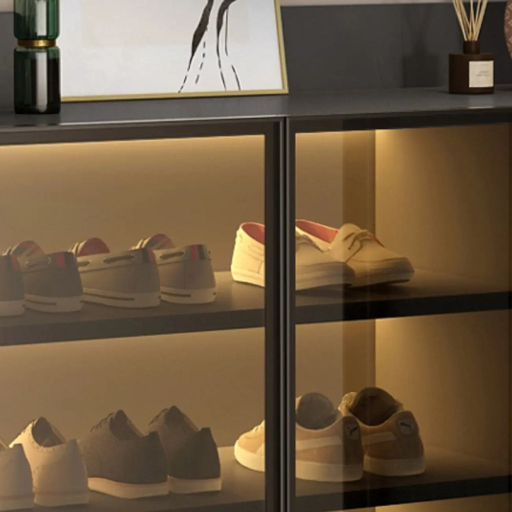 Schuhschrank mit LED-Beleuchtung, verstellbaren Einlegeböden und transparenten Türen