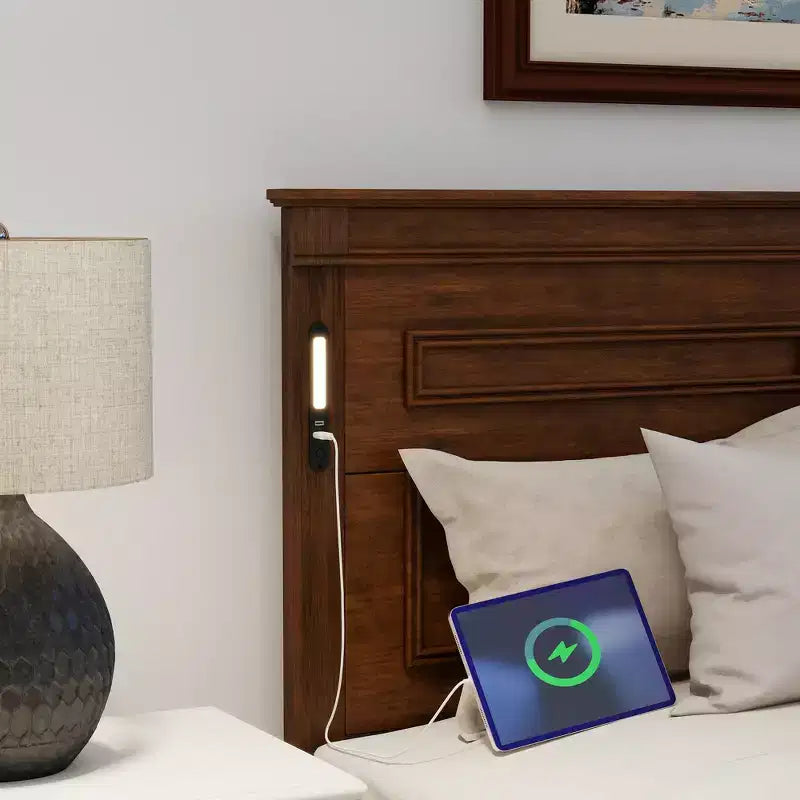 ModernLuxe Bettrahmen für Queensize-/Kingsize-Betten mit hohem Kopfteil, rustikales Holzbettgestell mit 2 Schubladen, LED-Beleuchtung und USB-Anschlüssen
