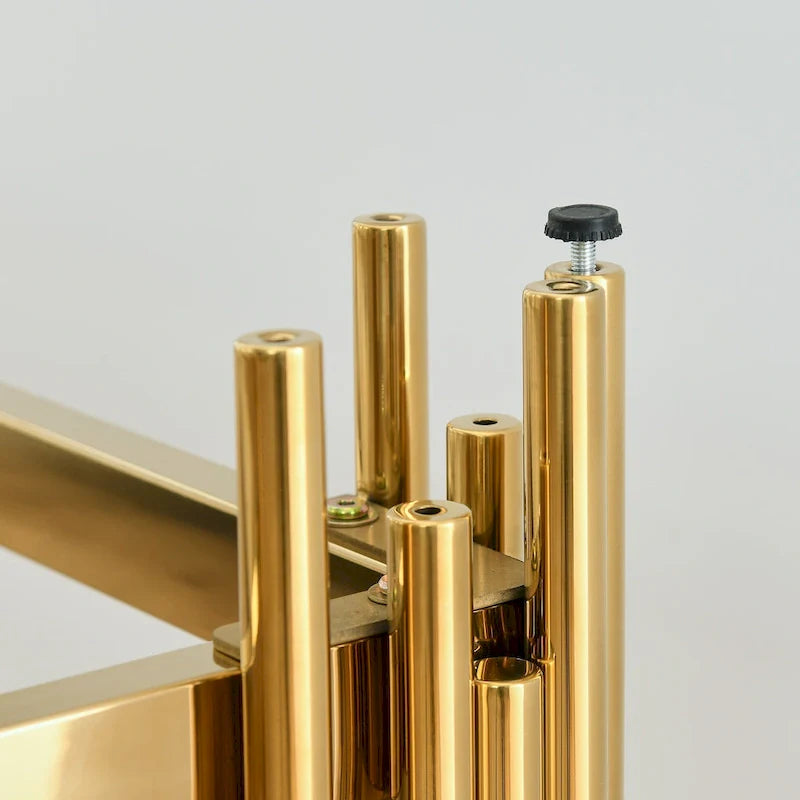 Schmaler 2-stöckiger Konsolentisch mit goldfarbenem Metallrahmen und Tischplatte aus gehärtetem Glas