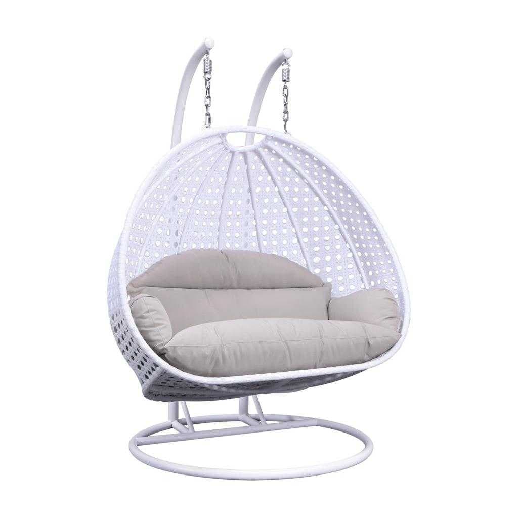 LeisureMod 2-Person Hängesessel mit Ständer – Outdoor/Indoor Rattan Korbsessel Garten-Schaukelhängematte mit Kissen