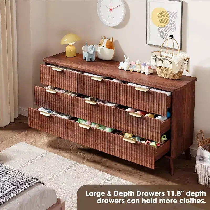 Kommode mit 9 Schubladen, gerillt, moderne Kommode, Holzkommode als TV-Ständer, geschwungenes Profil, für Wohnzimmer, Flur